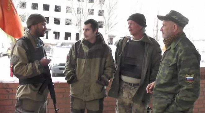 Один із учасників бригади Карлоса Паломіно (крайній ліворуч)