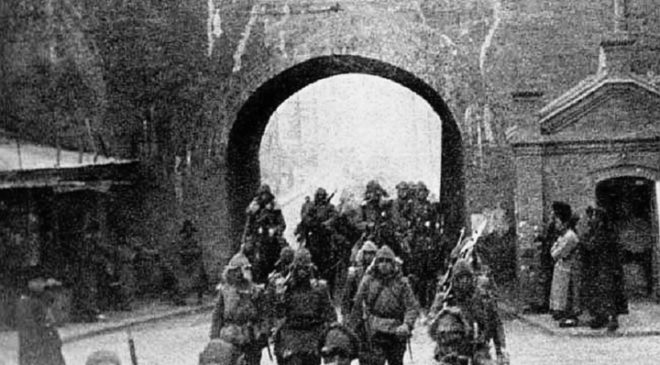 Японська армія вступає у Мукден