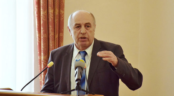 Володимир Сергійчук виступає на конференції