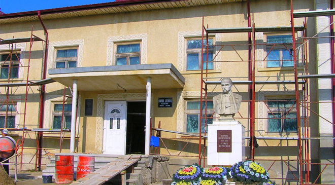 Культурний дім імені Назарія Яремчука у Негостині